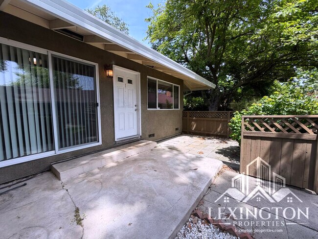 Building Photo - Gorgeous, 2BD/1BA, Condo in the Villaggio Community off Madison Ave. and Auburn Blvd.!
