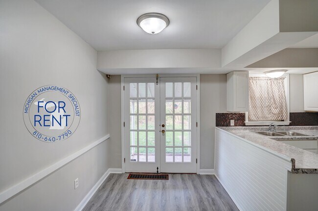 Building Photo - 708 Fremont St