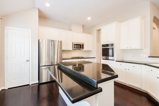 Building Photo - 1110 Bringewood Chase Dr