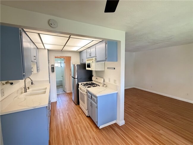 Building Photo - 1330 W Lambert Rd