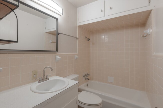 Building Photo - 525 12th St