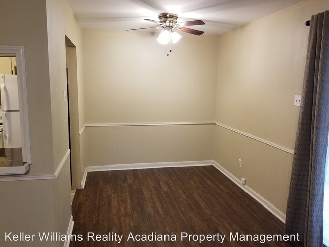 Building Photo - 2 br, 1 bath House - 211 Versailles Unit 10