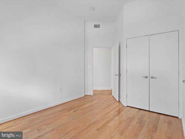 Building Photo - 1414 Belmont St NW