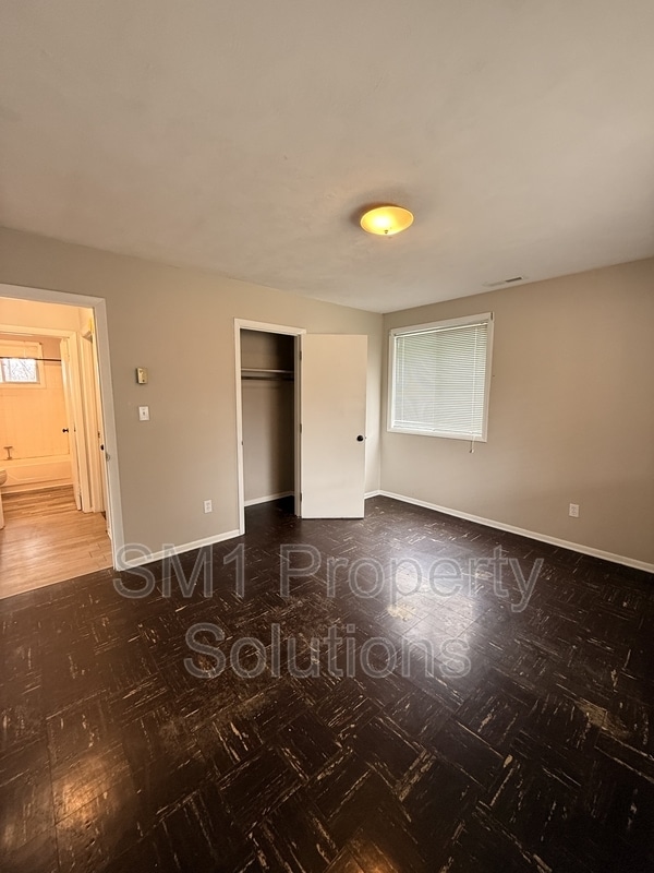 Building Photo - 2212 Willow Rd