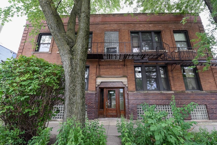 Primary Photo - 2821 W Shakespeare Ave