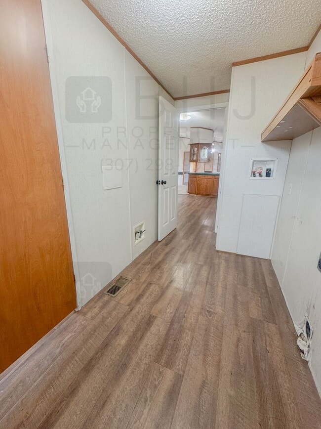 Building Photo - Dog Friendly, 3 Bed/ 2 Bath SFH