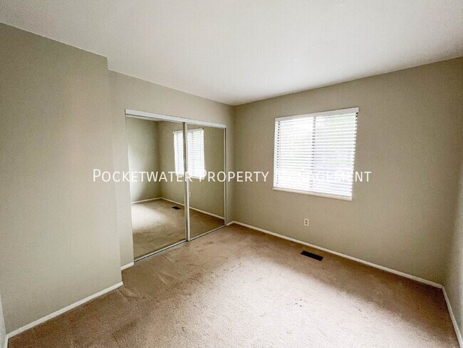 Building Photo - 1400 Crete Ct