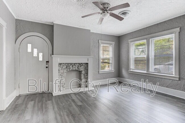 Building Photo - 716 Loeb St