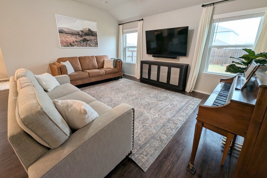 Family Room - 1640 Forest Dr