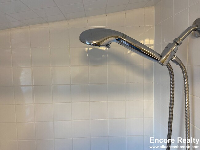 Building Photo - 8-8 Sunset St