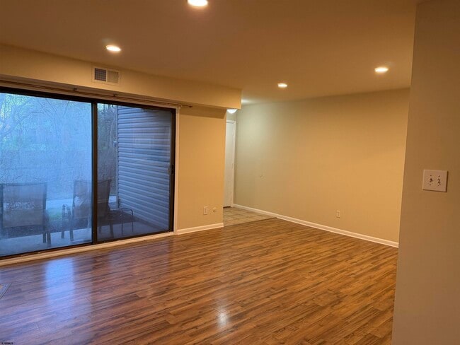 Building Photo - 104 Vail Ct