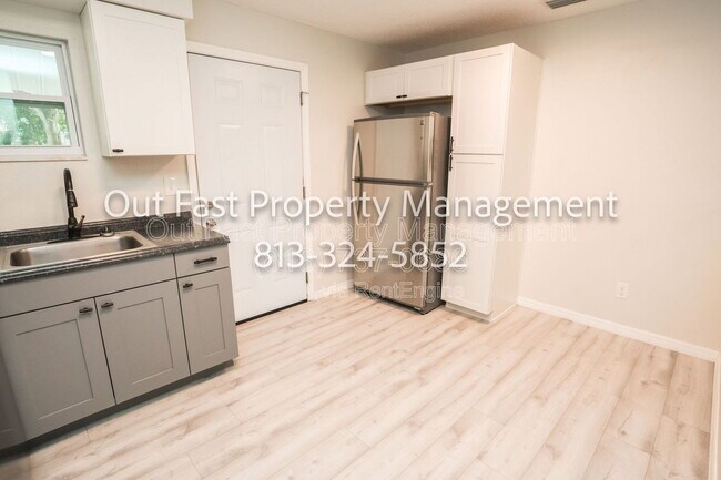 Building Photo - 430 3rd Ave