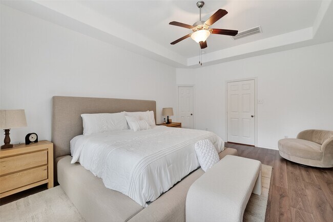 Building Photo - 66 S Longsford Cir