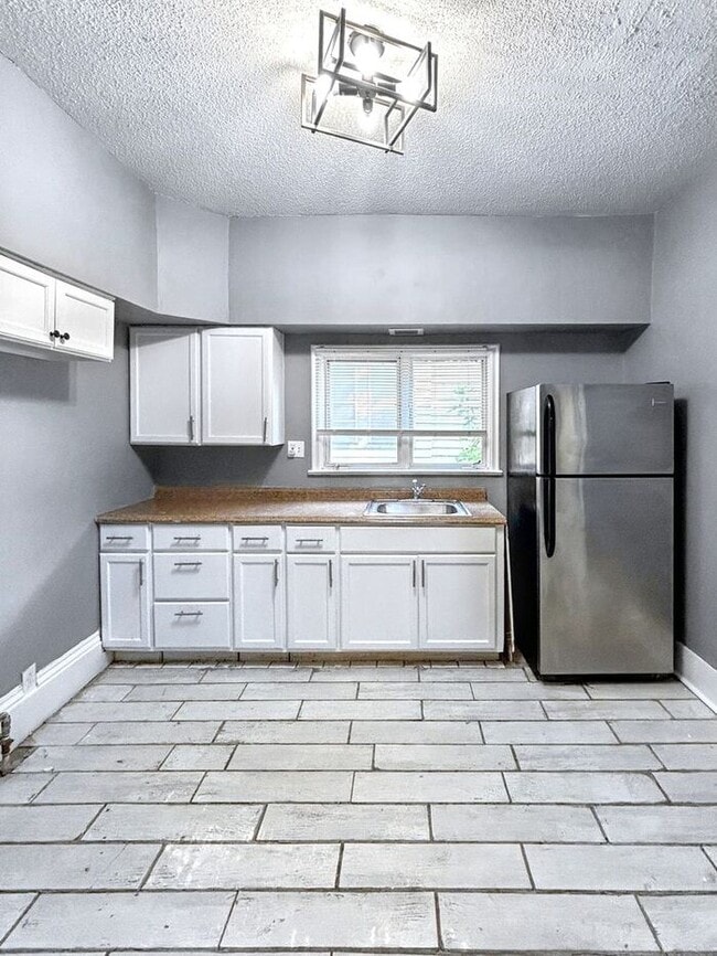 Building Photo - 3901 W 36th St