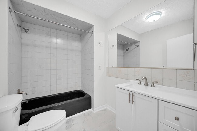 Building Photo - 2571 E Lincoln Hwy