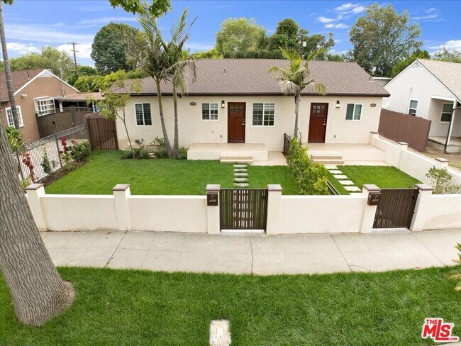 Building Photo - 6915 Encino Ave