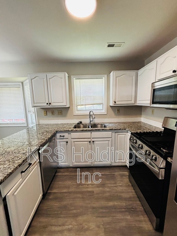 Building Photo - 15012 Pine Vista Ln