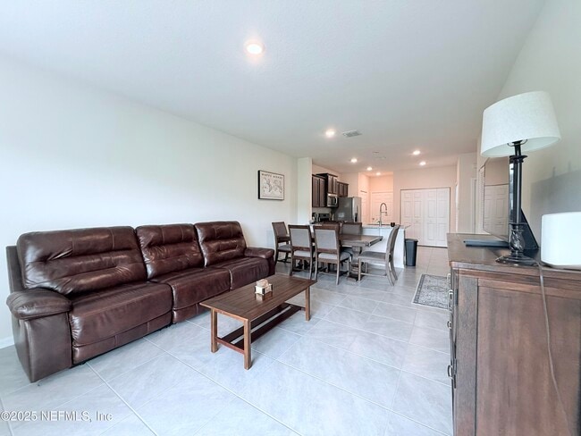 Building Photo - 48 Java Ln