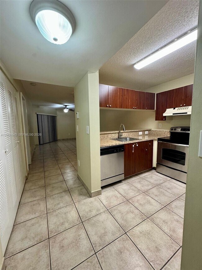 Building Photo - 9945 Nob Hill Ct