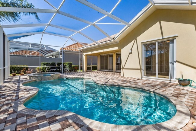 ISLAND WALK 3 BED DEN - Island Walk 3 Bed Den 25 Bath Naples Fl Building Photo