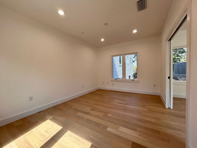 Building Photo - 4010 Clawson Rd