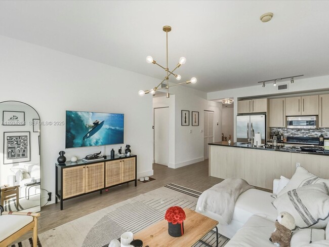 Building Photo - 1111 SW 1st Ave