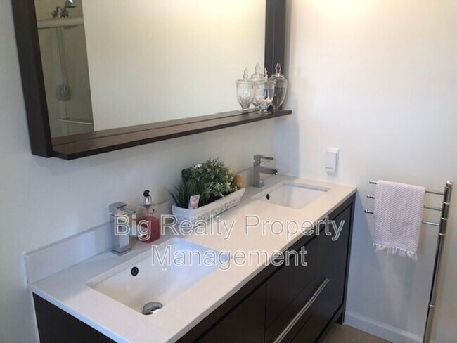 Building Photo - 141 Meadow View Ln