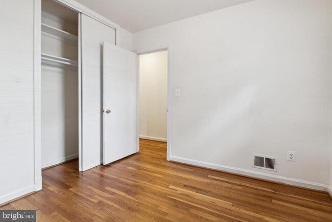 Building Photo - 9923 Mayfield Dr
