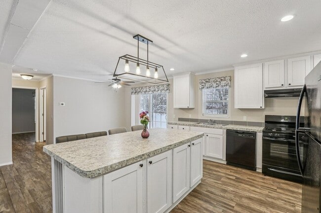 Building Photo - 4704 47th Ave