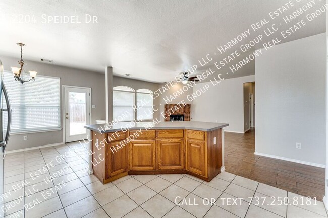 Building Photo - 2204 Speidel Dr