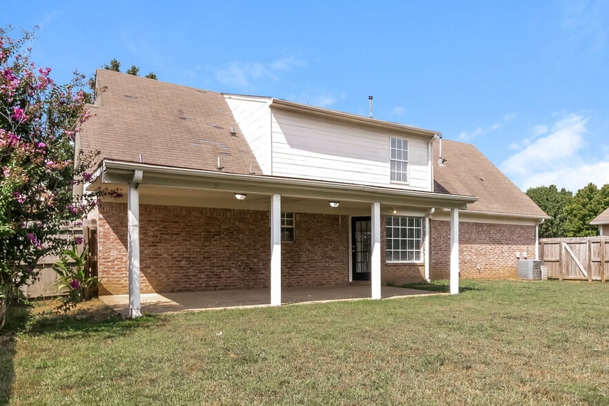 Building Photo - 2865 Pinnacle Dr