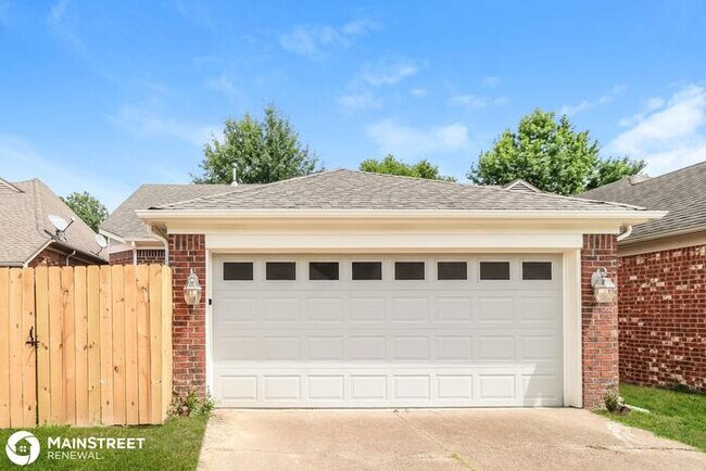 Building Photo - 2403 Lake Garden Dr, Memphis, TN 38134