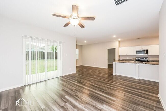 Building Photo - 1752 Escondido Dr