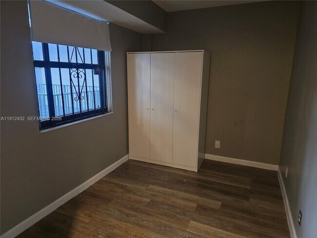 Building Photo - 546 SW 1st St