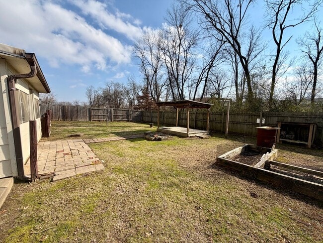 Building Photo - 904 Hillside Dr