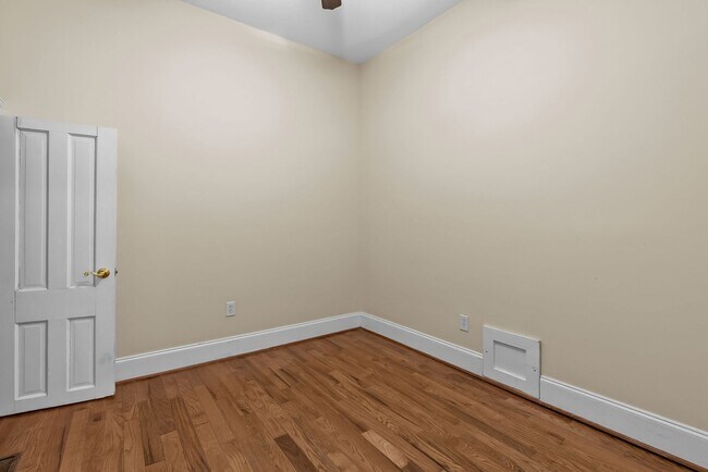 Building Photo - 403 Dinwiddie St