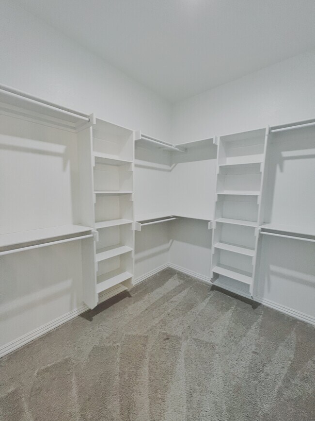 Building Photo - 327 W Kinniburgh Dr