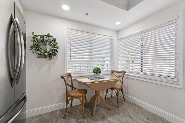 Building Photo - 275 Palm Ave