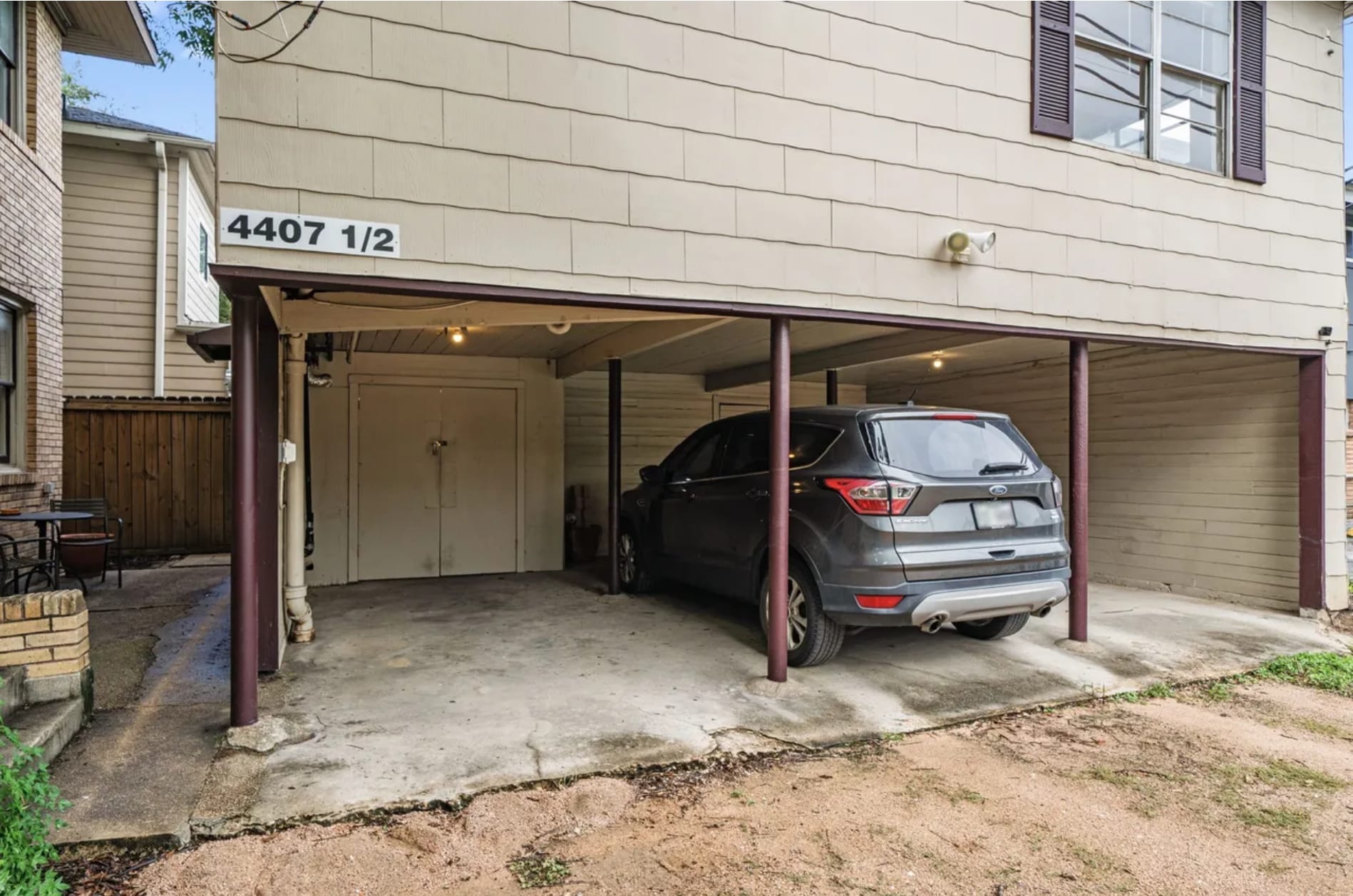Parking 2 - 4407 Stanford St