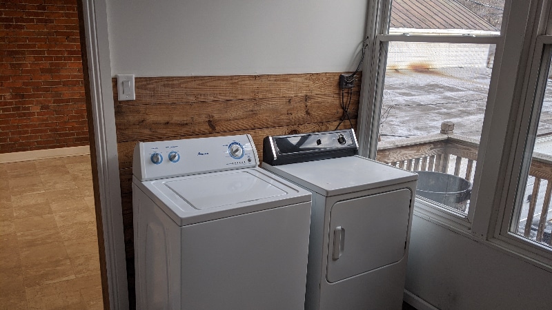 Building Photo - 127 1/2-38-32 E Main St