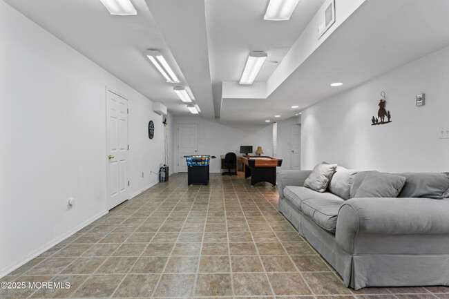 Building Photo - 5 Mulberry Ln