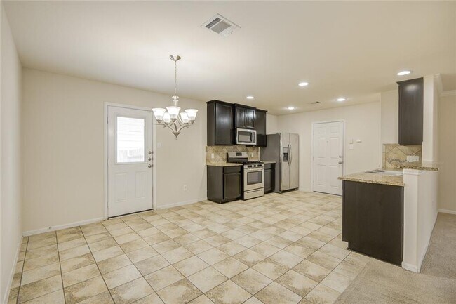 Building Photo - 2111 Denridge Dr