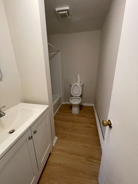 Building Photo - 428 Jonathan St