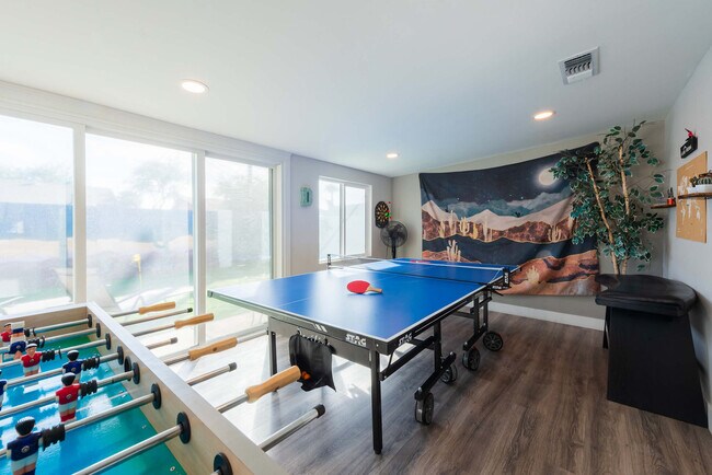 Building Photo - 4917 E Granada Rd