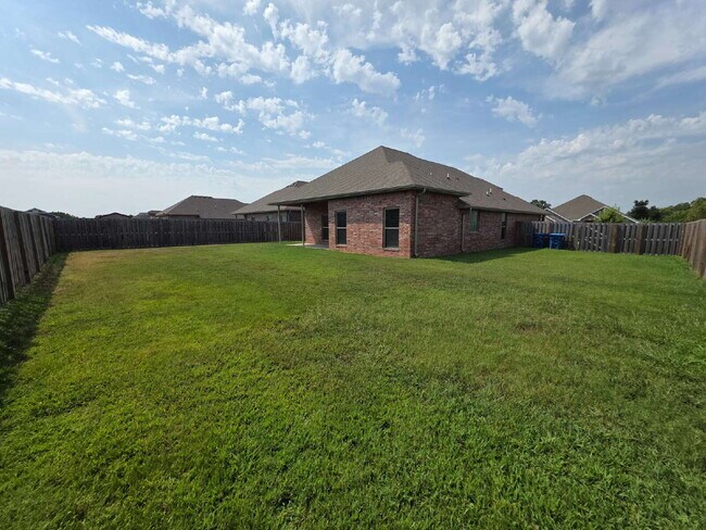 Building Photo - 2405 Graham Ln