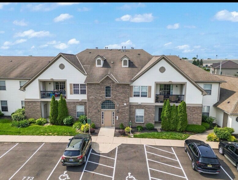 Building Photo - 785 Hidden Springs Dr