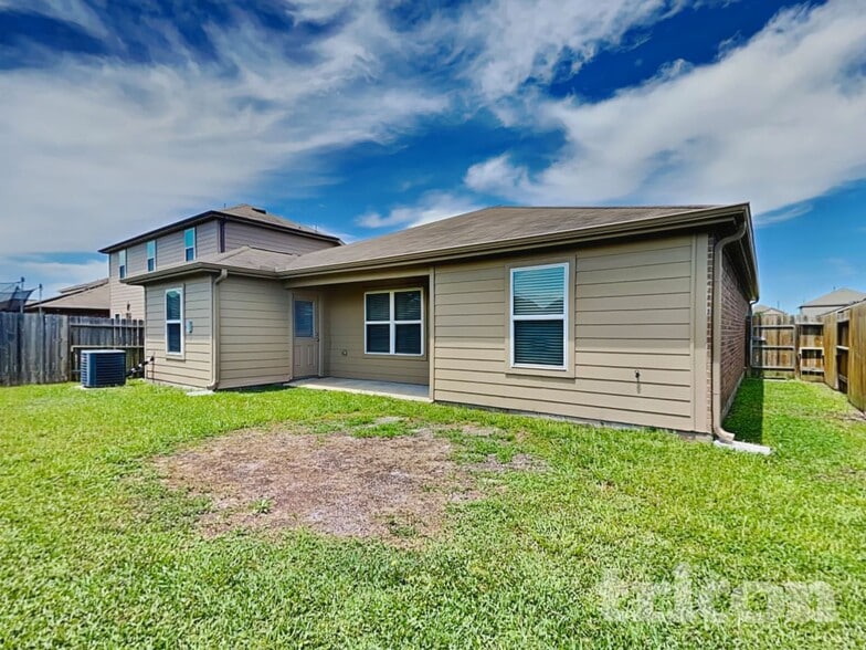 Building Photo - 329 Shoshone Ridge Dr