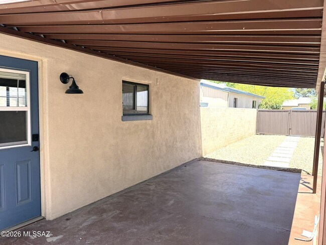 Building Photo - 426 S Stratford Dr