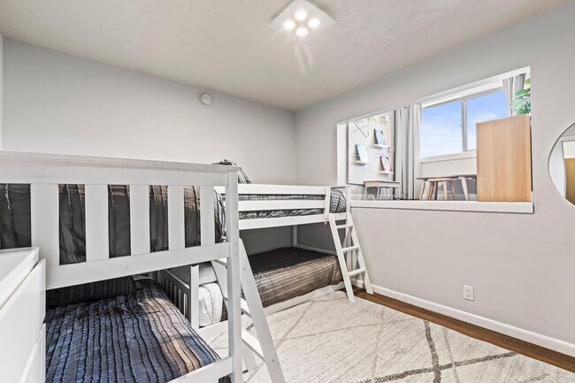 Building Photo - Charming Park City Condo!