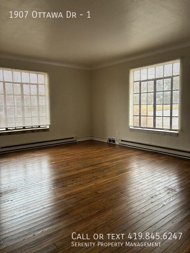 Building Photo - 1907 Ottawa Dr